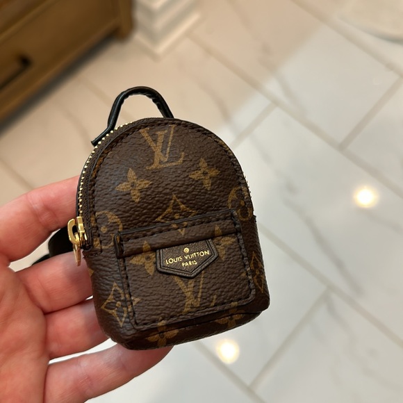 Mini LV wrist backpack purse - Picture 2 of 10